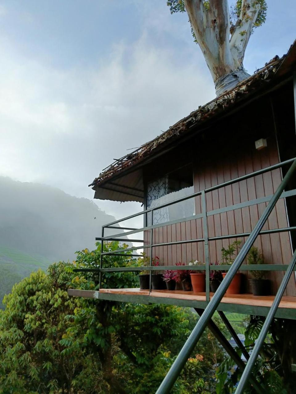 Hotel Exotica Holidays Viripara Exterior foto